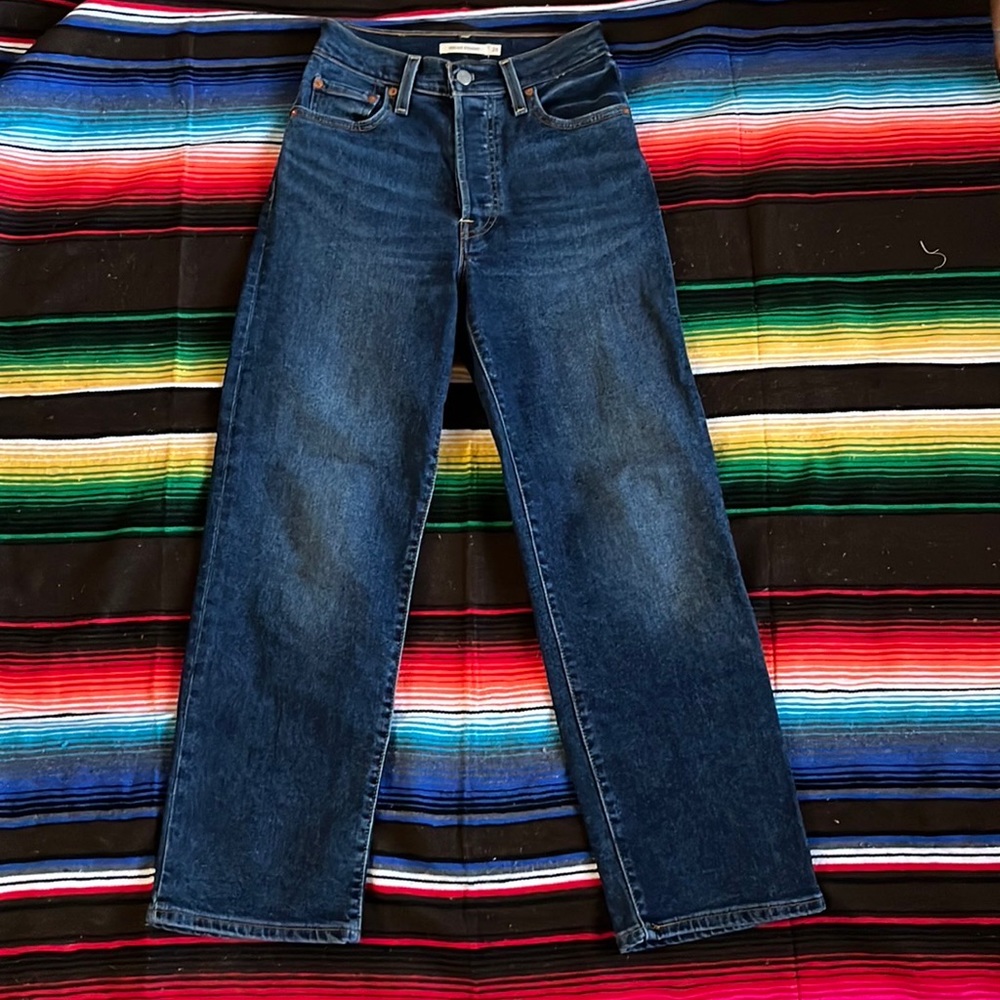 Like New Levi’s Ribcage Straight